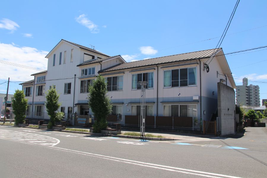 苅田駅の目の前にあり電車通勤に便利です