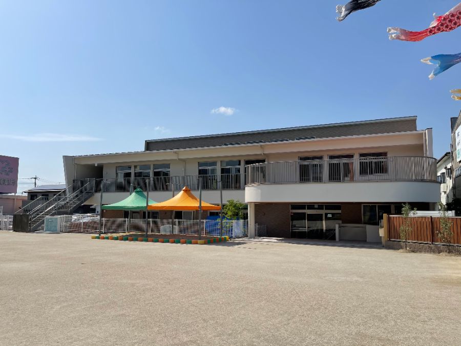 園庭では運動会や水遊びなど、さまざまな活動を行っています。